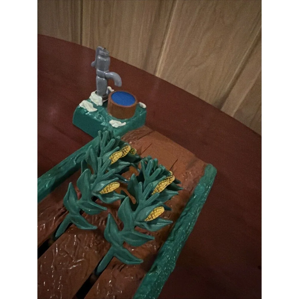 John Deere RC2 Corn Field Toy Corn Field w/ Pop Up Corn Stalks, Windmill, Farmer